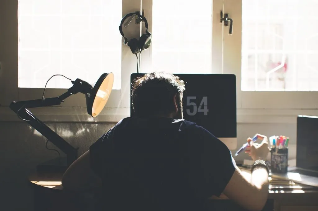 Persona trabajando desde casa