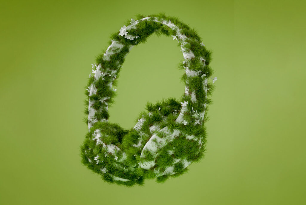 Alt: cascos con flores envueltas